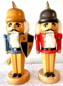 lot 236 image: Pair of ERZGEBIRGISCHE VOLKSKUNST Handmade German GDR Nutcrackers