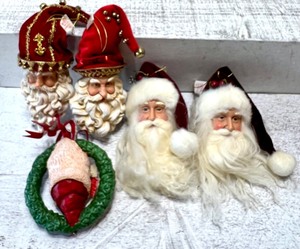 lot 256 image: Vintage Santa Ornaments including SILVESTRI AND THE CHRISTMAS CORNER - QTY 5