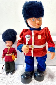lot 265 image: Vintage Toy Soldiers including When the Saints go Marching In Soldier on Wheels - QTY 2