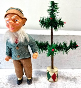 lot 266 image: Vintage EIFFIG Made in Republic of Ireland Celluloid Celtic Toy Elf  Leprechaun & Feather Christmas Tree