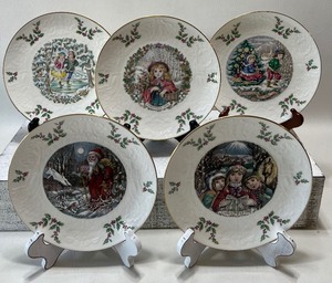 lot 408 image: ROYAL DOULTON Christmas Plates - 1977-1981 - With Original Boxes - QTY 19