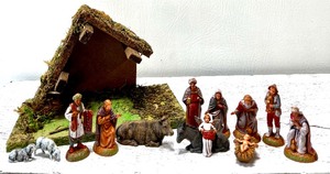 lot 362 image: Italian Made Manger Nativity Scene with LANDI Figures