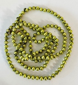 lot 219 image: Vintage Christmas Glass Beaded Garland - Green