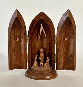 lot 221 image: Vintage Mid Century OBERAMMERGAU Original Wood Carving Mini Nativity - West Germany