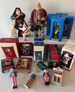 lot 420 image: Patriotic Santas and More