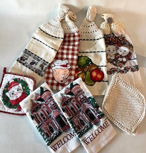 lot 453 image: Assorted Vintage Towels with Crochet