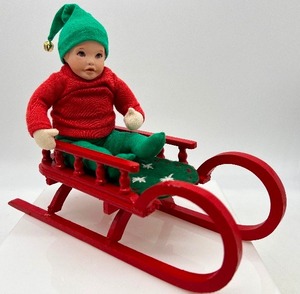 lot 477 image: Artisan MARY ANN ALDENBURG Doll with Christmas Sled