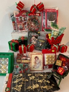 lot 479 image: Assorted Christmas Delights including New Boxed and Bagged