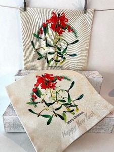lot 483 image: Pair of New Christmas Zippered Pillow Covers