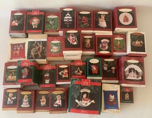 lot 326 image: Vintage HALLMARK KEEPSAKE Ornaments - Animals