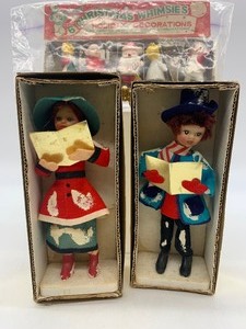 lot 343 image: Pair Vintage WOOLCO Christmas Carolers with Boxed Mini Holiday Ornaments - Japan