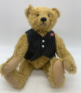 lot 426 image: Vintage Mohair STEIFF BEAR Growler