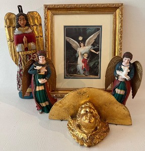 lot 468 image: Christmas Framed Angel, Figurines and Mini Gold Shelf - ITALY