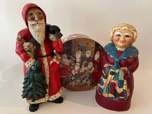 lot 466 image: Christmas SINTERKLAAS Mrs. Claus and LEO SMITH Santa