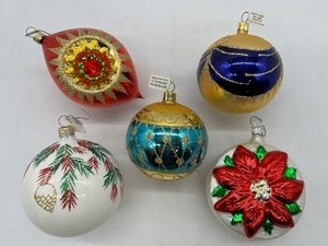 lot 524 image: Glass Ornaments including Czech - QTY 5
