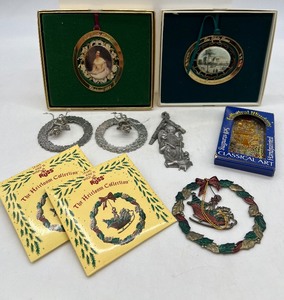 lot 527 image: Assorted Ornaments including White House, Pewter, Italy and More