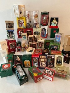 lot 415 image: Large Lot of Assorted Christmas Boxed Ornaments