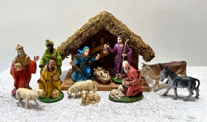 lot 546 image: VINTAGE Hand Painted FRIEDEL Nativity Figures and MIDWEST IMPORTS Creche