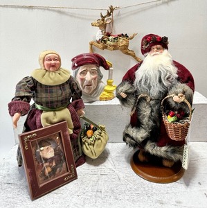 lot 547 image: Maroon and Gold Christmas Bundle including ARTONE and TINA MITCHELL