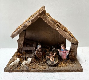 lot 556 image: Vintage Nativity Creche Scene - Made in Italy