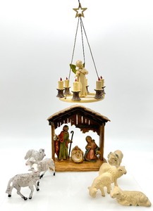 lot 533 image: Assorted VINTAGE ITALIAN and WEST GERMAN Nativity Figures and Hanging Ornament