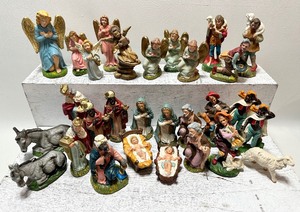 lot 561 image: Assorted Hand Painted Nativity Figurines - Italy and Japan