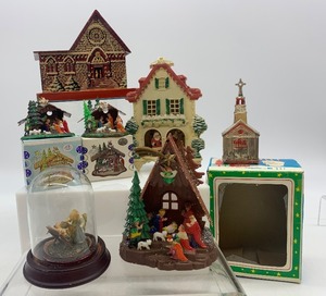 lot 354 image: Vintage Plastic CHRISTMAS Decorations including Germany