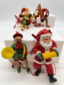 lot 302 image: Vintage DEPT 56 Marionettes (Set of 4)