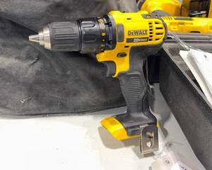 lot 71 image: Dewalt 20V Drill, bare tool