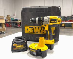 lot 65 image: Dewalt 14.4v Drill Kit