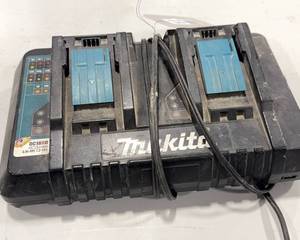 lot 73 image: Makita 18V Dual Battery Charger