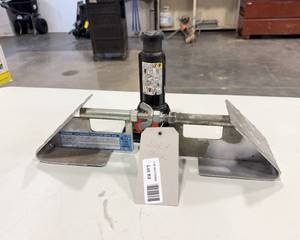 lot 83 image: Tandem Axle Wheel Chock, Bottle Jack