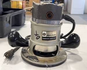 lot 110 image: 1.25 Hp Commercial Black & Decker Router
