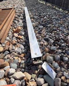 lot 30 image: Aluminum Load Bar