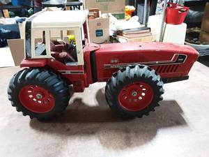 Vintage International 3588 Tractor (15)