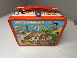 lot 132 image: 1971 Vintage The Flintstones Lunchbox - No Thermos