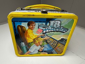 lot 130 image: 1970s Vintage 18 Wheeler Lunchbox - No Thermos