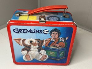 lot 136 image: 1984 Gremlins Vintage Metal Lunchbox with Thermos