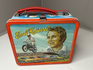 lot 142 image: 1974 Vintage Evel Knievel Metal Lunchbox - No Thermos