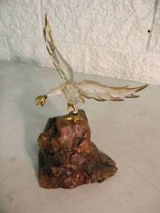lot 28 image: Vintage Glass Baron Crystal Eagle 22 KT Gold Tipped Wings with Wood Base - NICE - AWESOME PIECE - SEE PICTURES