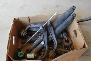 lot 242 image: Assorted Suspension Parts