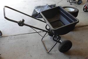 lot 232 image: Agri-Fab Broadcast Spreader