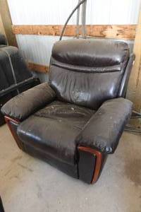 lot 254 image: Leather Easy Chair