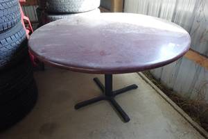 lot 295 image: Round Office Table