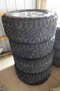 lot 302 image: 4 XD Series 8-Bolt GM 18 Rims with Tires