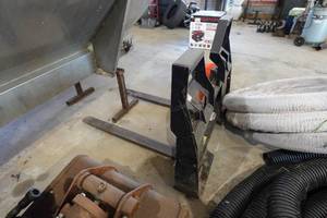 lot 1G image: Halted - Please contact affiliate - Skid Steer Pallet Forks 4.000 Lb Capacity