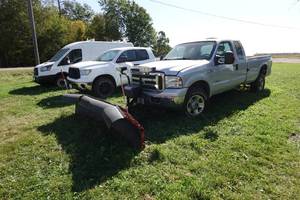 lot 1 image: 2005 Ford F-350 Turbo Diesel Plow Truck with Hiniker Plow