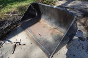 lot 1H image: 85 Skid Steer Snow Bucket