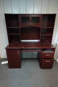 lot 501 image: Office Desk