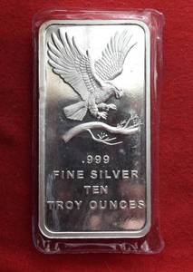 lot 391 image: Lot of (1) Ten oz. Silver Bar Eagle Landing Design Silver Towne .999 Fine